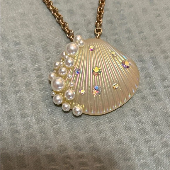 Betsey johnson pale Gold Shell Pendant Necklace with Pearls - Picture 3 of 4
